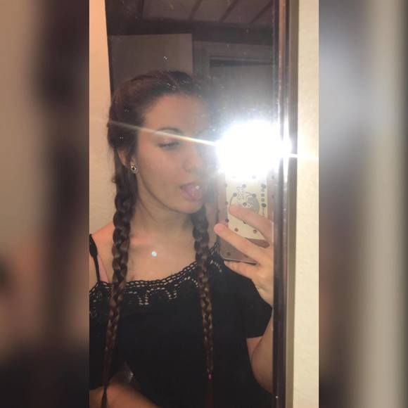 Meet your Posher, Danielle - Picture 1 of 1